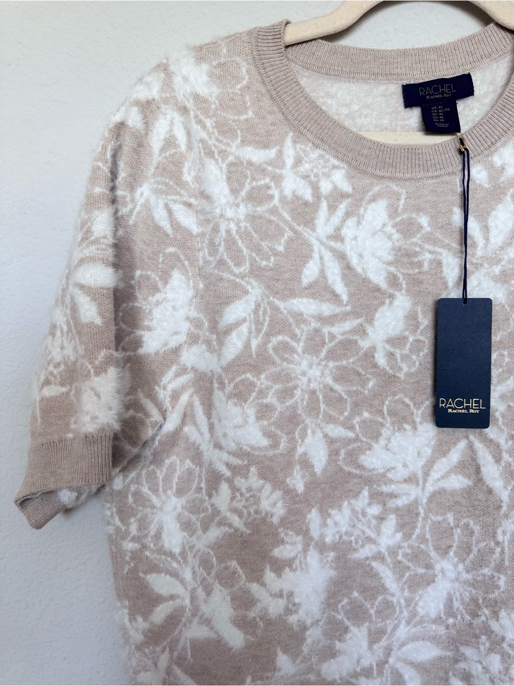NWT Rachel Roy Beige Floral Knit Short Sleeve Sweater Soft Textured Pullover - Picture 9 of 9